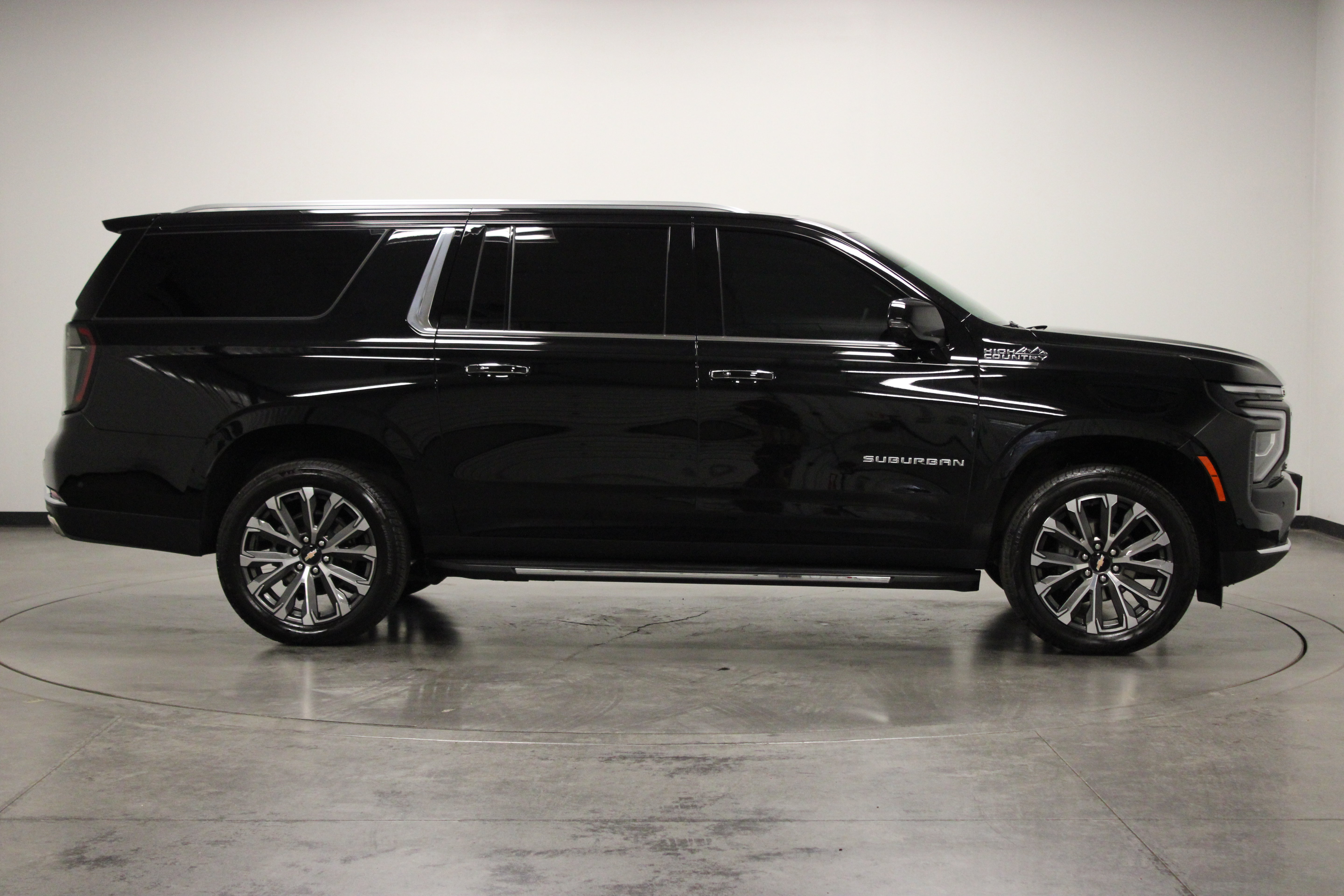 Used 2026 Chevrolet Suburban High Country w/ Sun And Tow Package AWD/4WD image 9