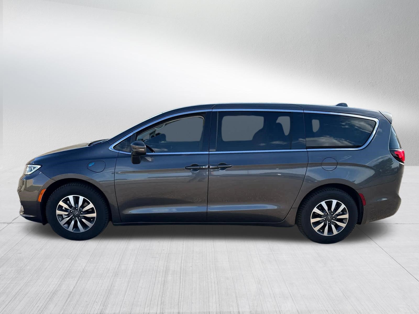 Used 2022 Chrysler Pacifica Touring-L FWD image 4