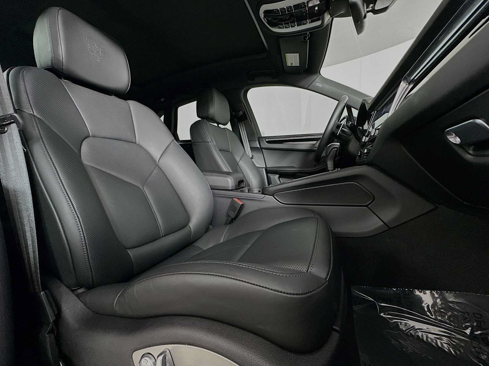 Certified 2026 Porsche Macan AWD/4WD image 29
