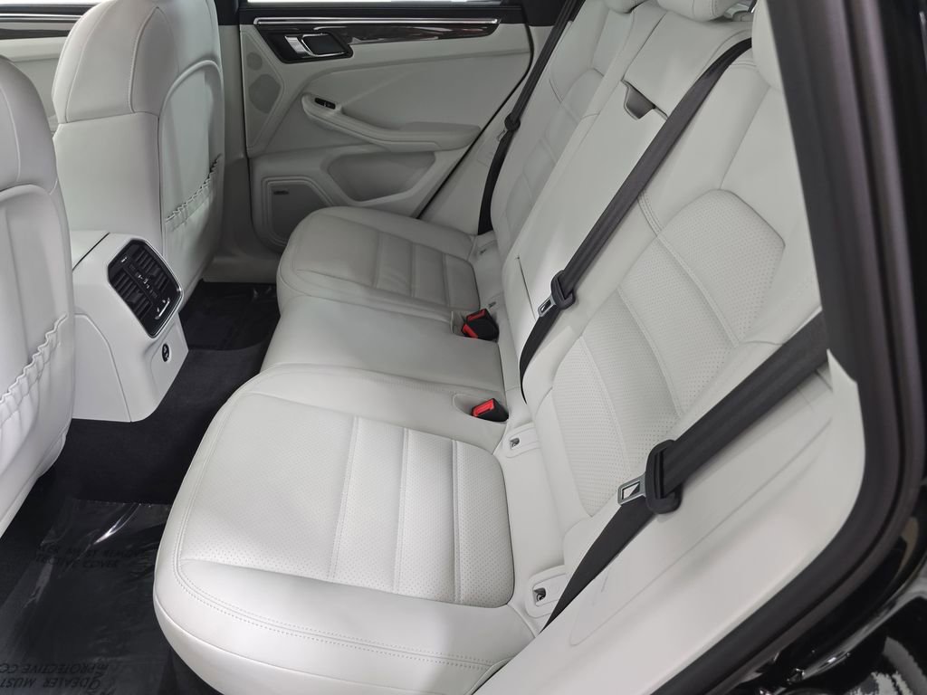 Certified 2026 Porsche Macan GTS image 24