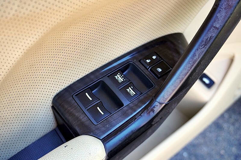 Used 2013 Acura TSX Sedan image 24