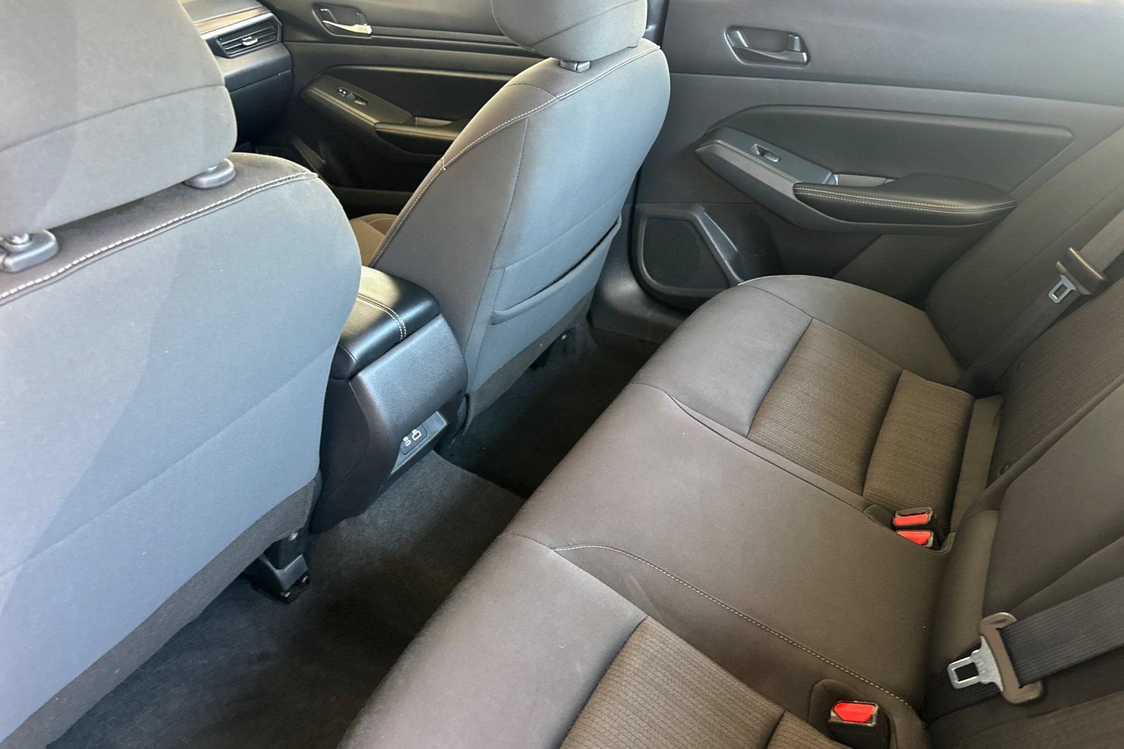Used 2025 Nissan Altima 2.5 SV FWD image 13