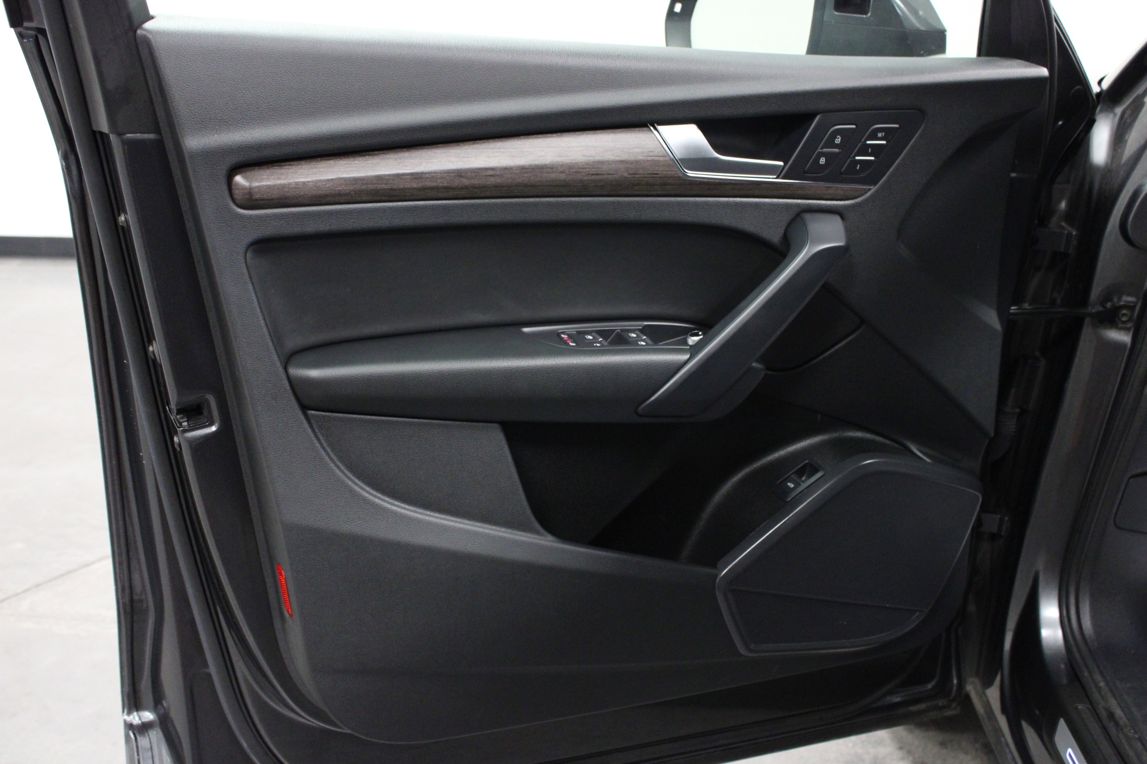 Used 2023 Audi Q5 2.0T Premium image 11