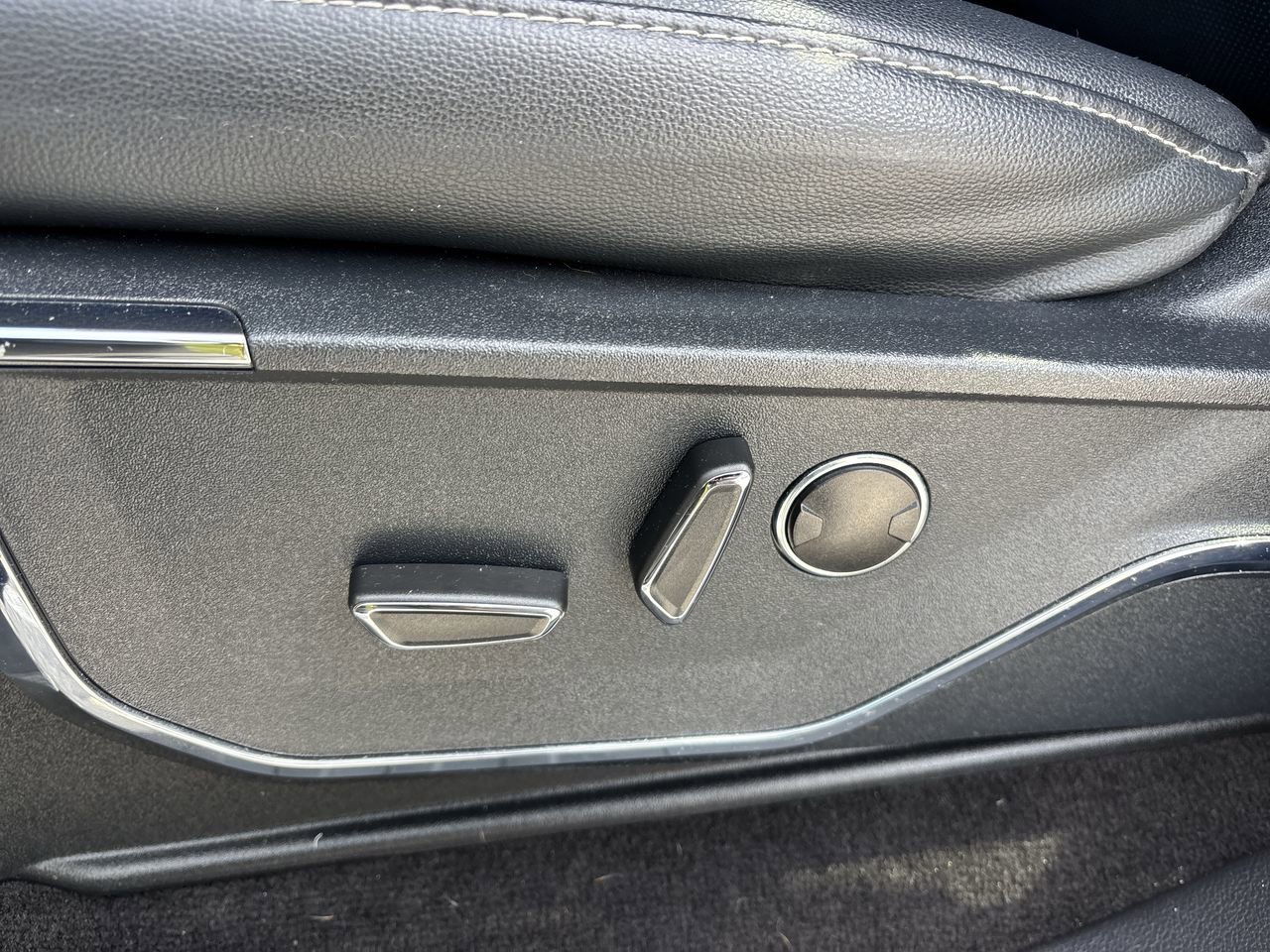 Certified 2023 Ford F150 Lariat w/ Equipment Group 502A High image 18