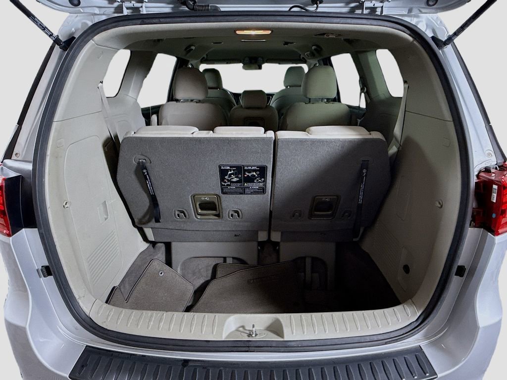 Used 2019 Kia Sedona LX image 24
