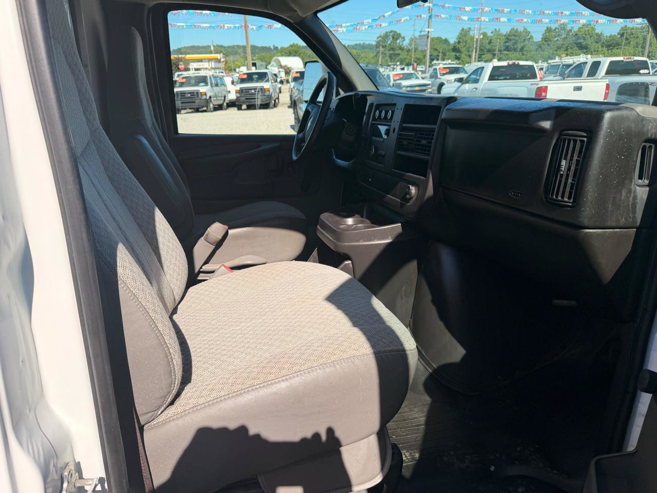 Used 2008 Chevrolet Express 3500 RWD image 7