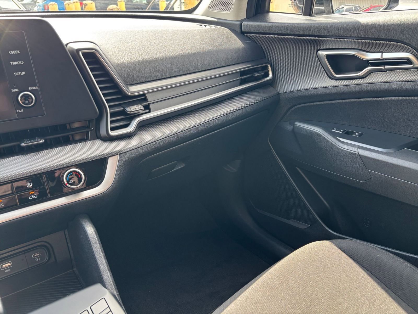 Used 2025 Kia Sportage LX image 34