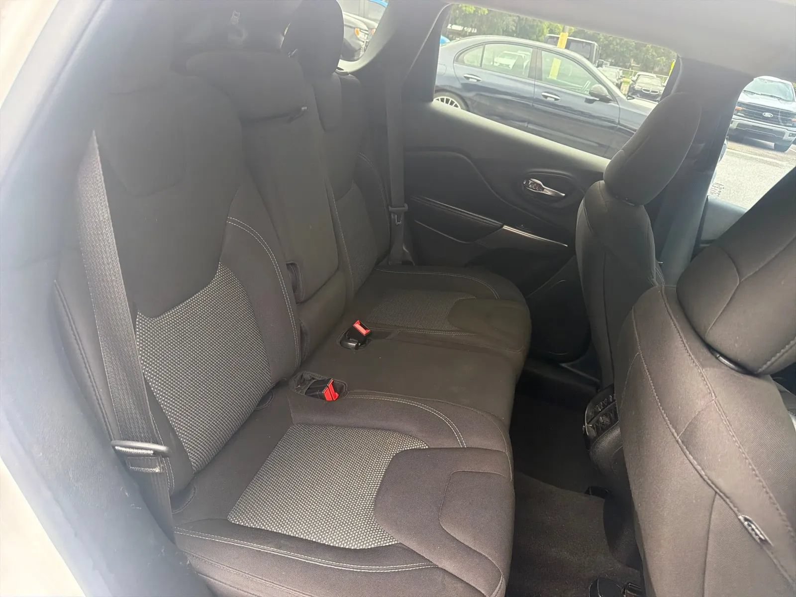 Used 2021 Jeep Cherokee Latitude FWD image 17