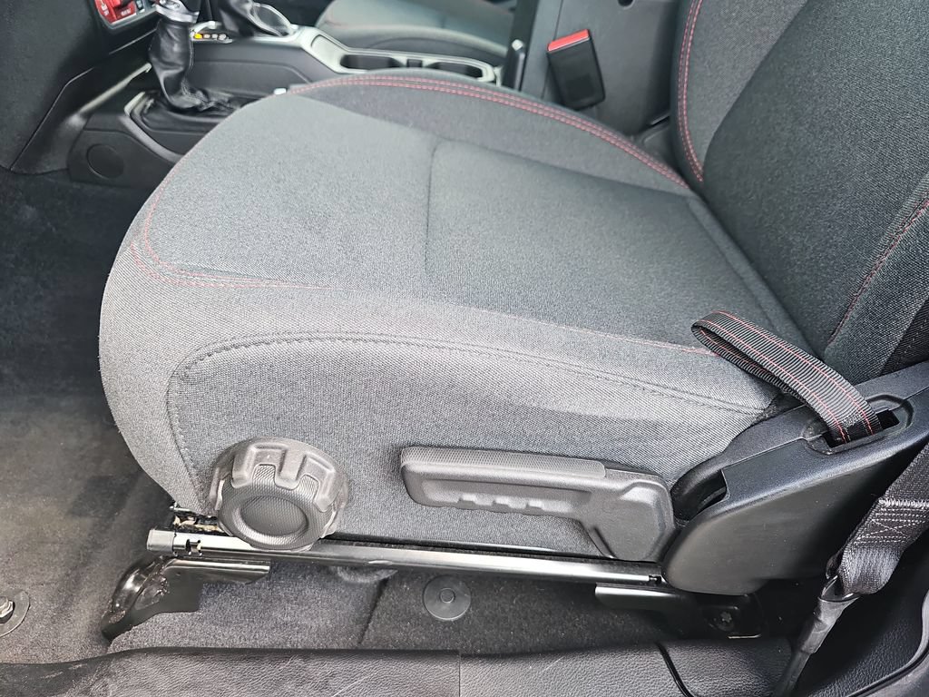 Used 2025 Jeep Wrangler Unlimited Rubicon AWD/4WD image 19
