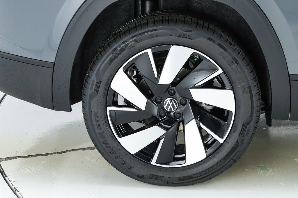 New 2026 Volkswagen Atlas Cross Sport SE image 13