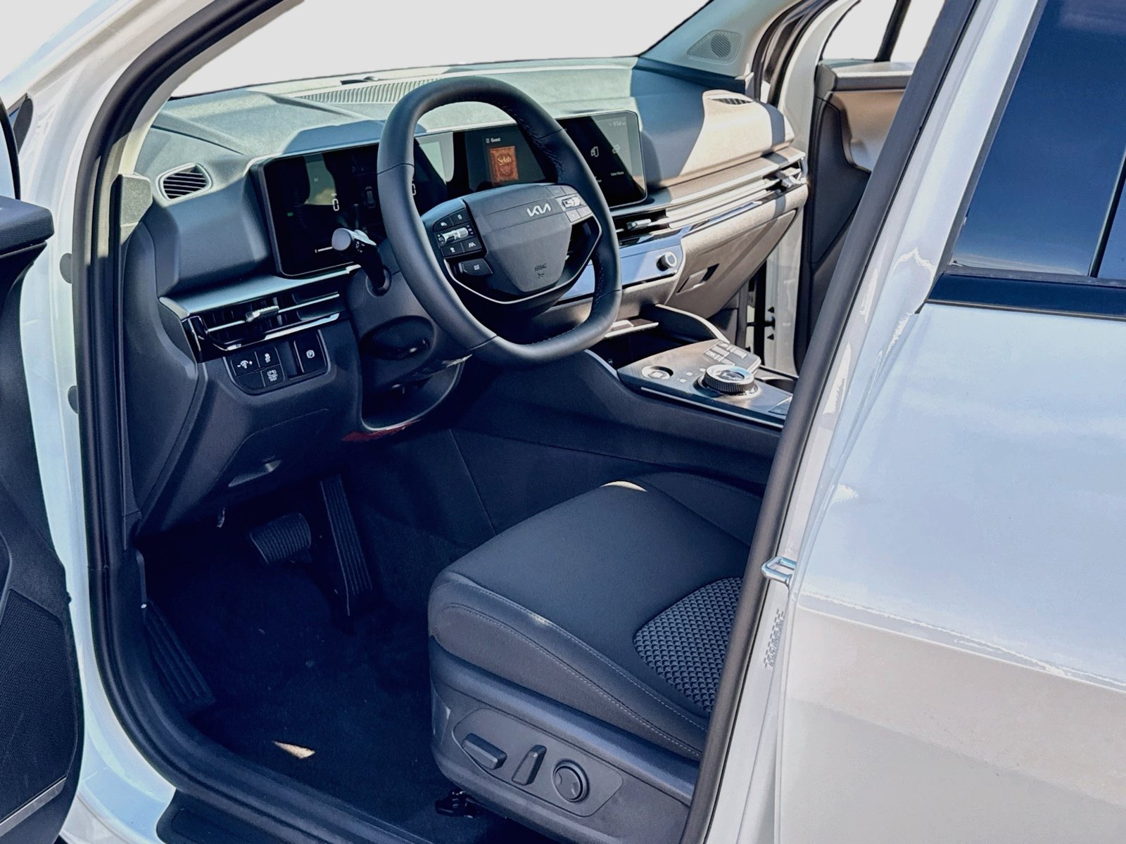 New 2027 Kia Sportage S FWD image 4