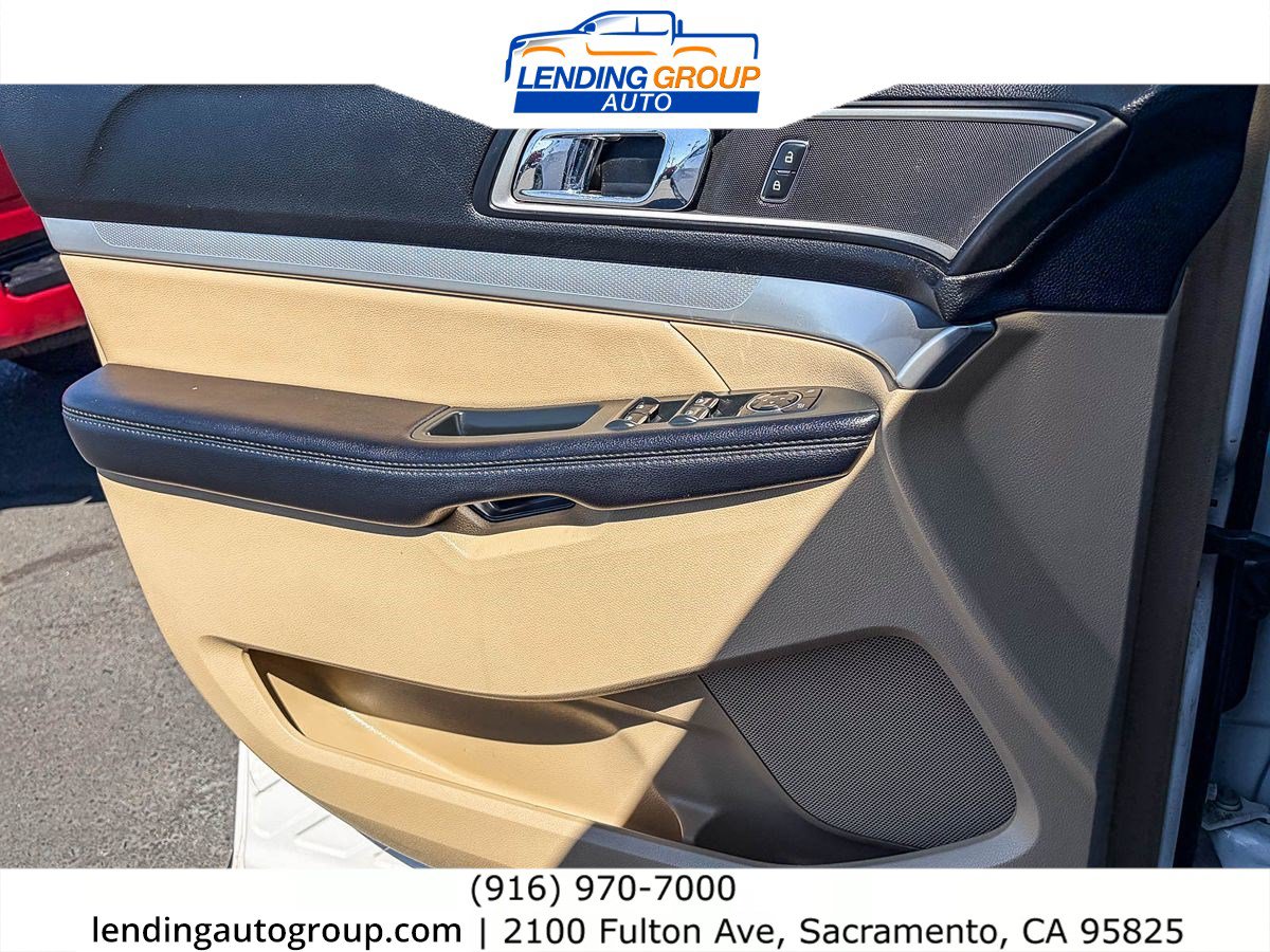 Used 2017 Ford Explorer XLT w/ Equipment Group 202A FWD image 19