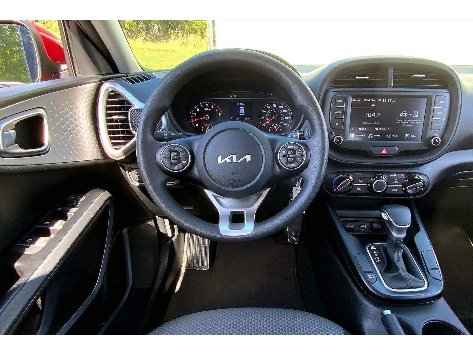 Used 2022 Kia Soul LX FWD image 5
