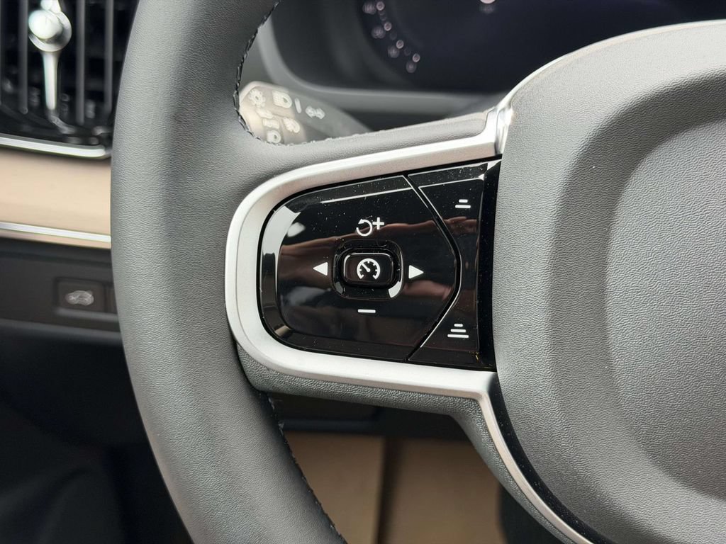 New 2026 Volvo XC90 T8 Ultra w/ Protection Package Premier AWD/4WD image 8