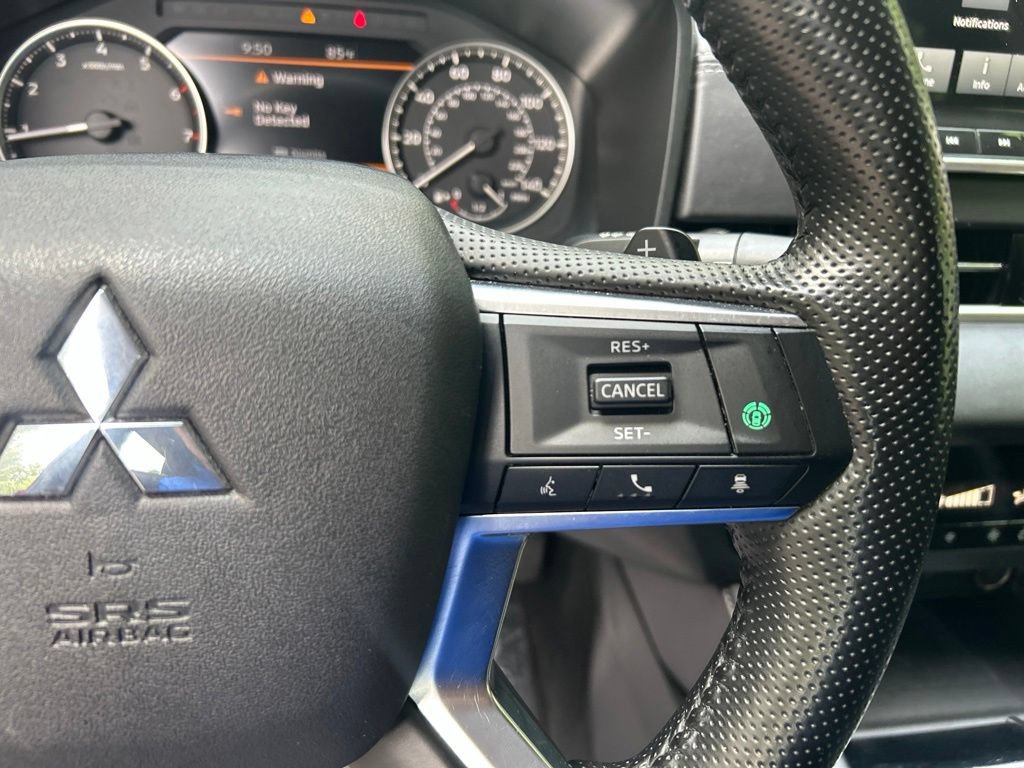 Used 2024 Mitsubishi Outlander AWD image 22