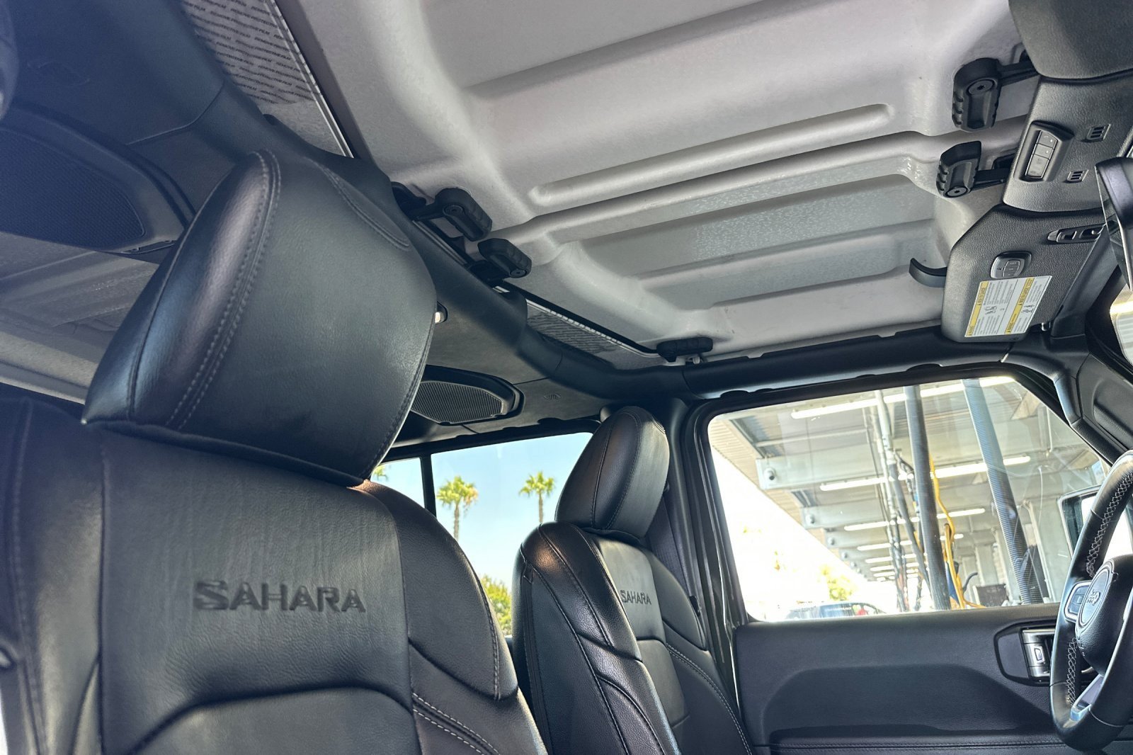 Used 2022 Jeep Wrangler Unlimited Sahara w/ LED Lighting Group AWD/4WD image 16
