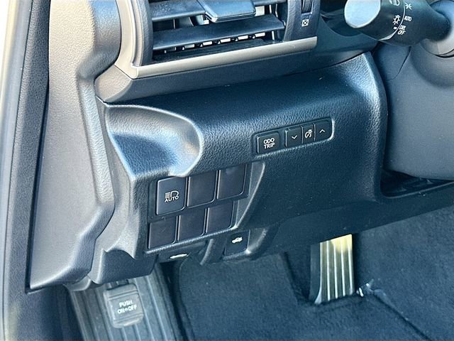 Used 2017 Lexus IS 200t image 10