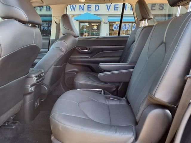 Used 2024 Toyota Grand Highlander Platinum image 29