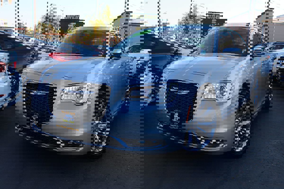 Used 2020 Chrysler 300 Limited image 2