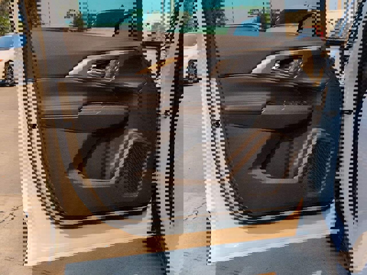 Used 2025 Chevrolet Equinox EV LT image 7