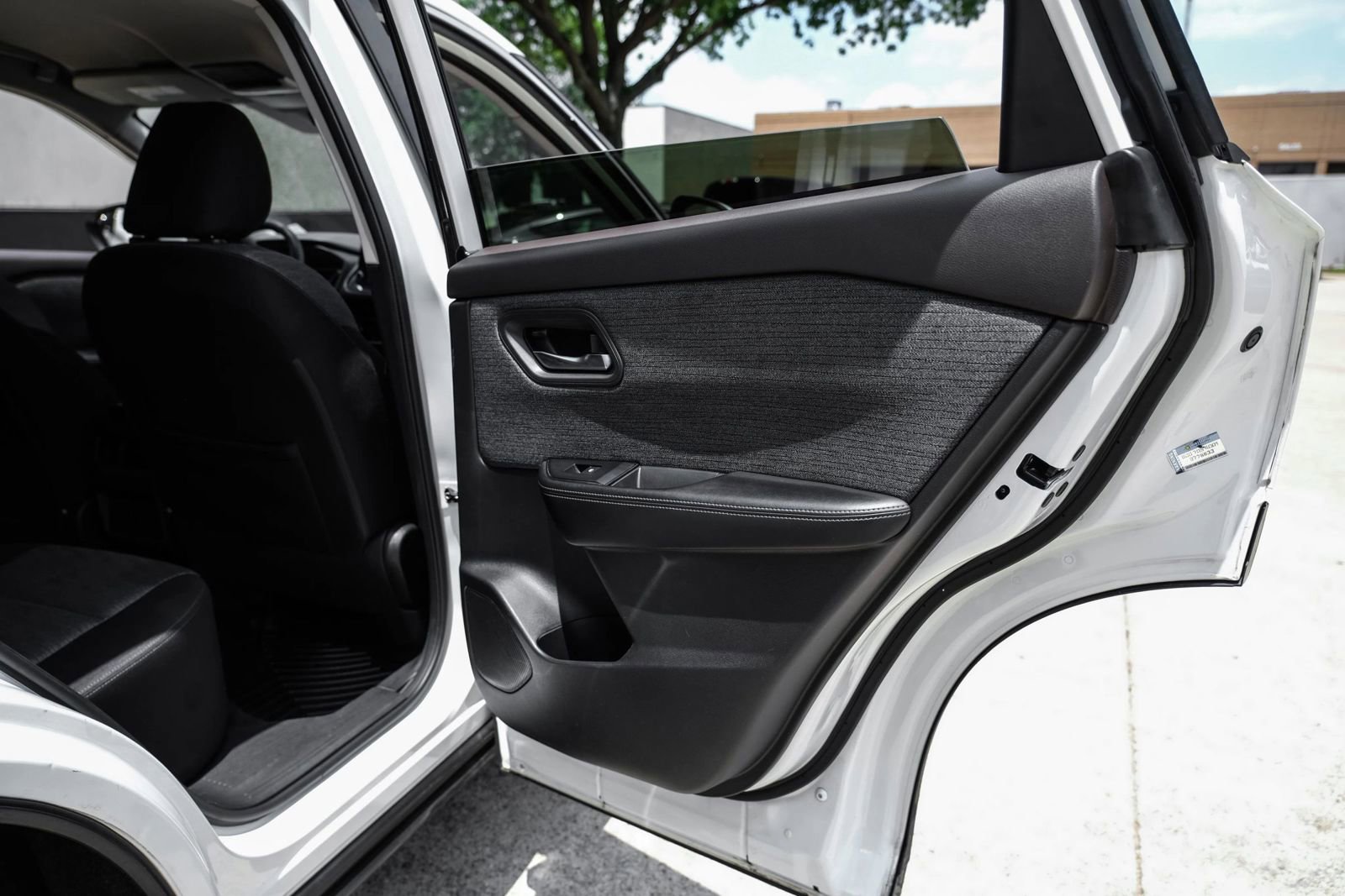 Used 2023 Nissan Rogue SV FWD image 47