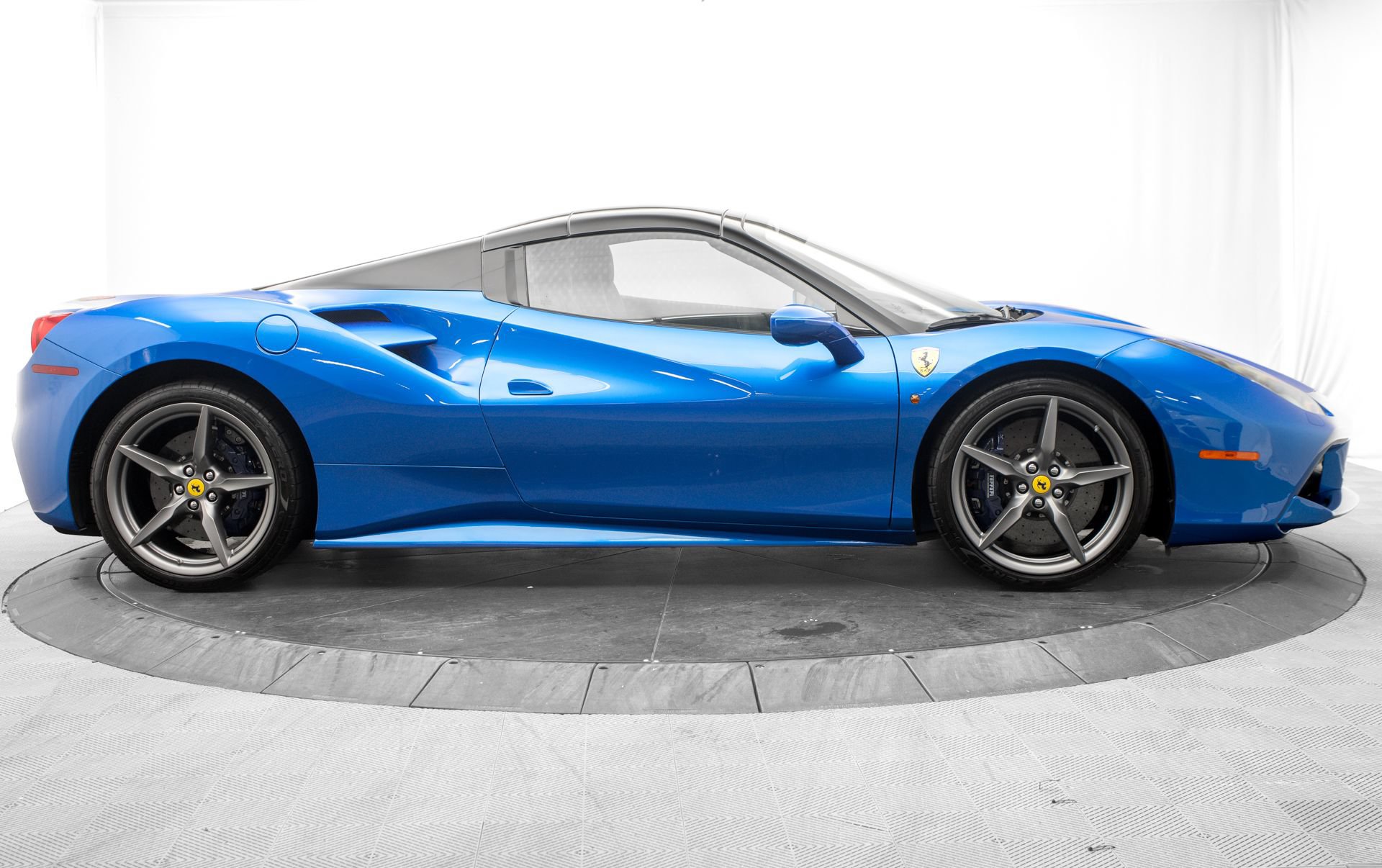 Used 2017 Ferrari 488 Spider RWD image 11