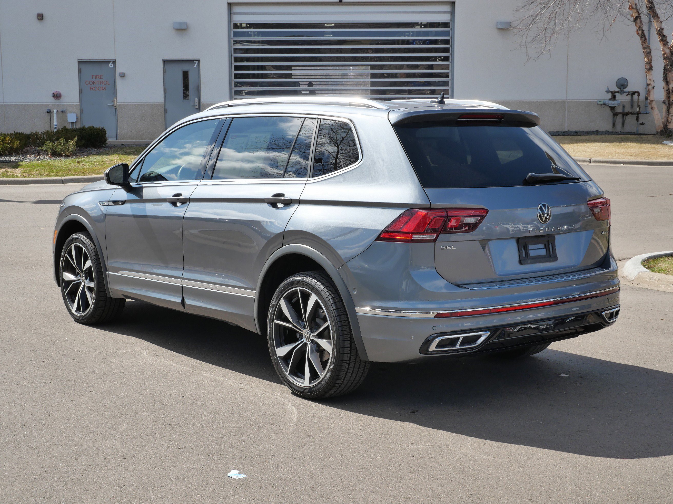 Used 2022 Volkswagen Tiguan SEL R-Line image 5