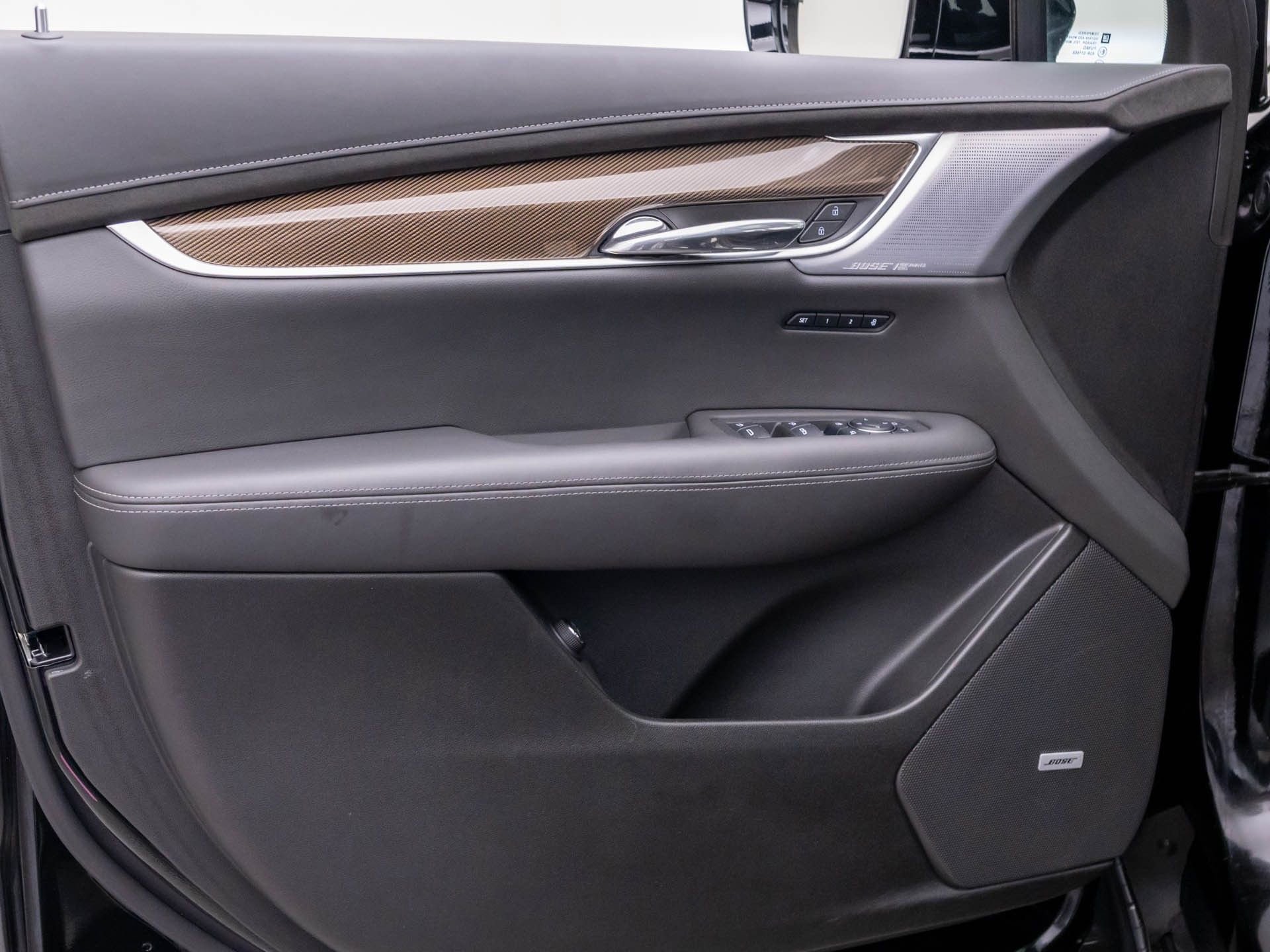 Used 2025 Cadillac XT6 Premium Luxury w/ Platinum Package AWD/4WD image 14