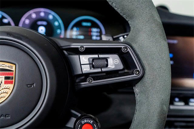 Used 2025 Porsche 911 Carrera 4 GTS image 41