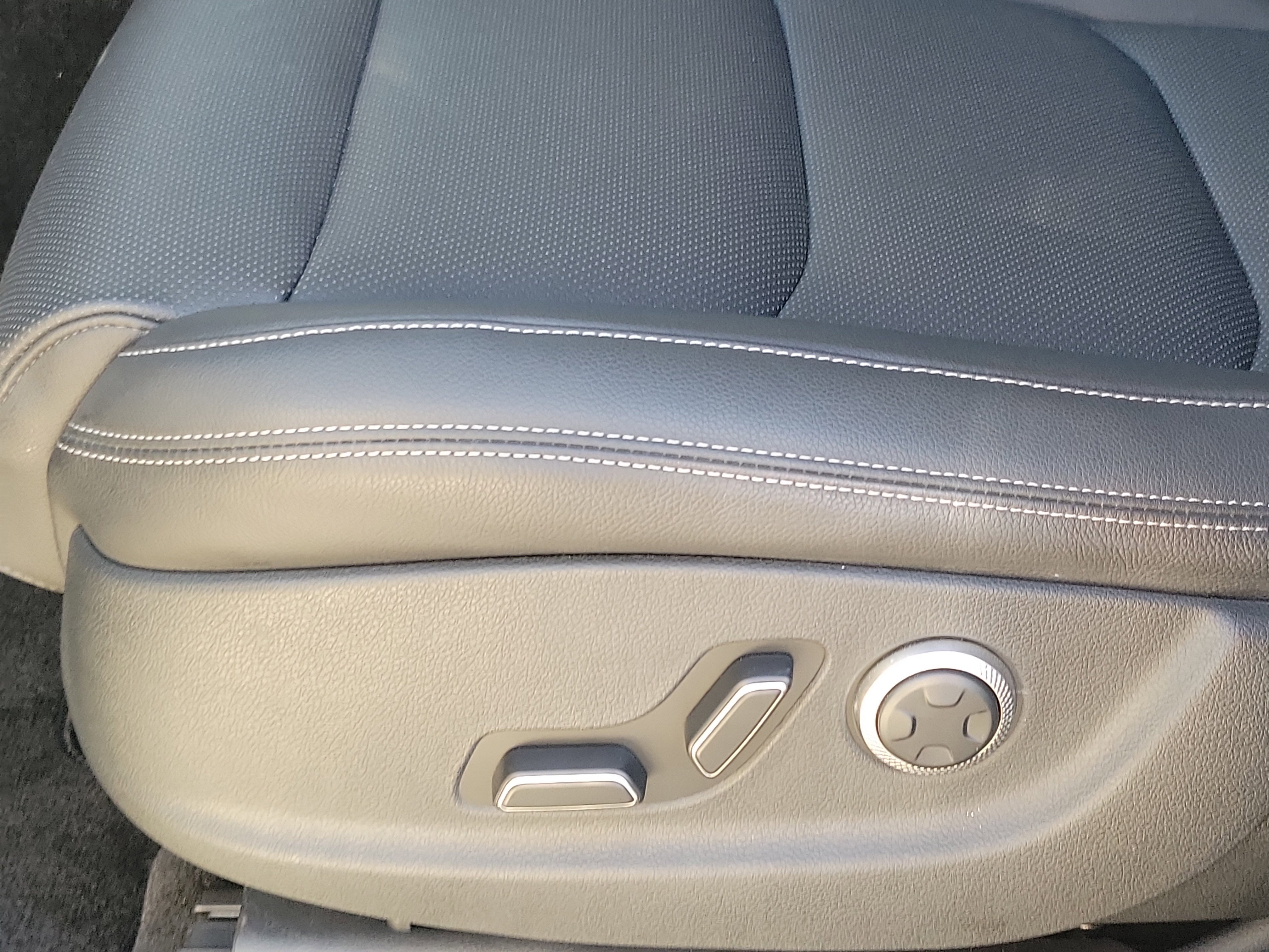 Certified 2026 Genesis GV70 2.5T image 14