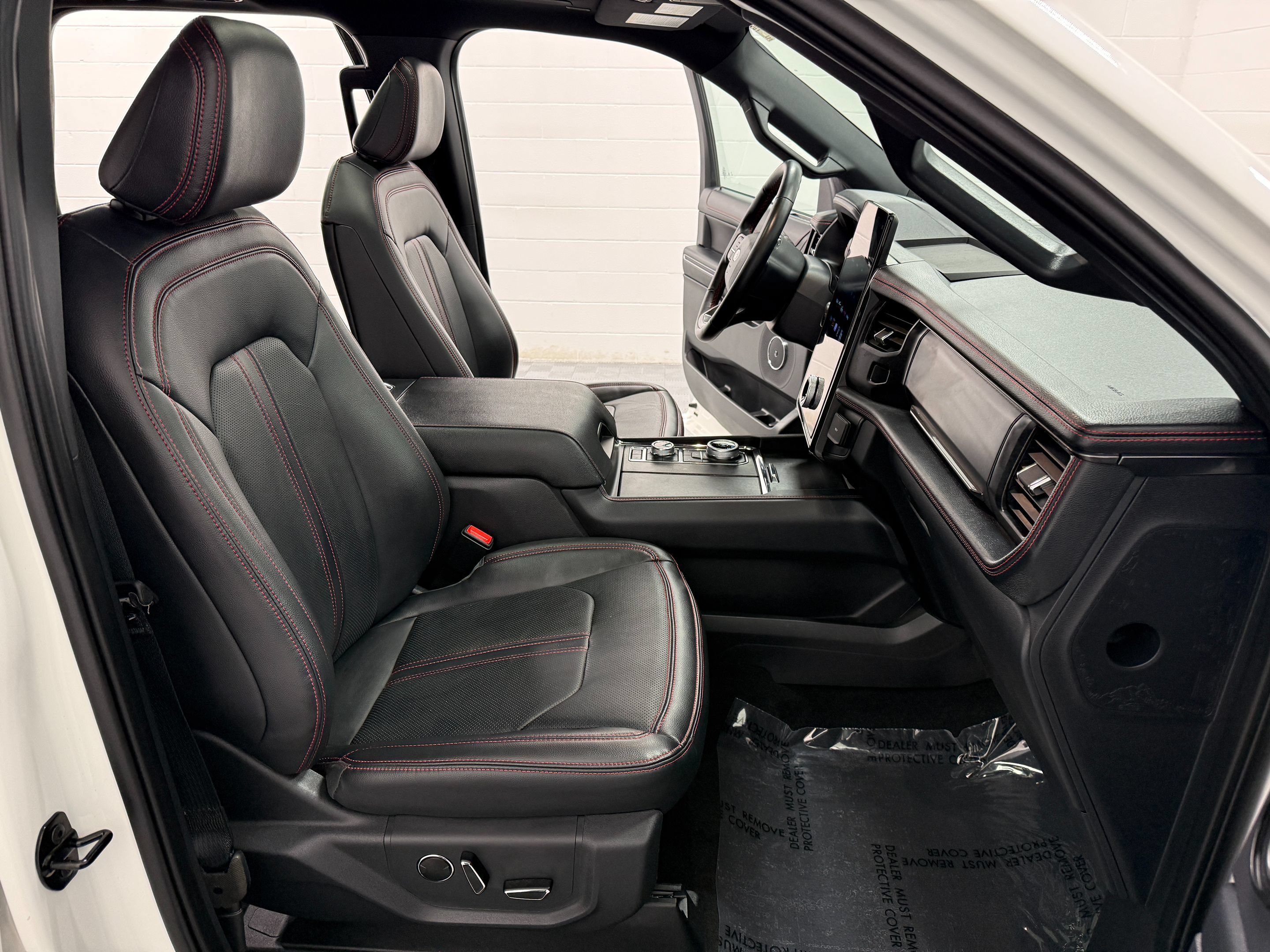 Used 2023 Ford Expedition Limited AWD/4WD image 16