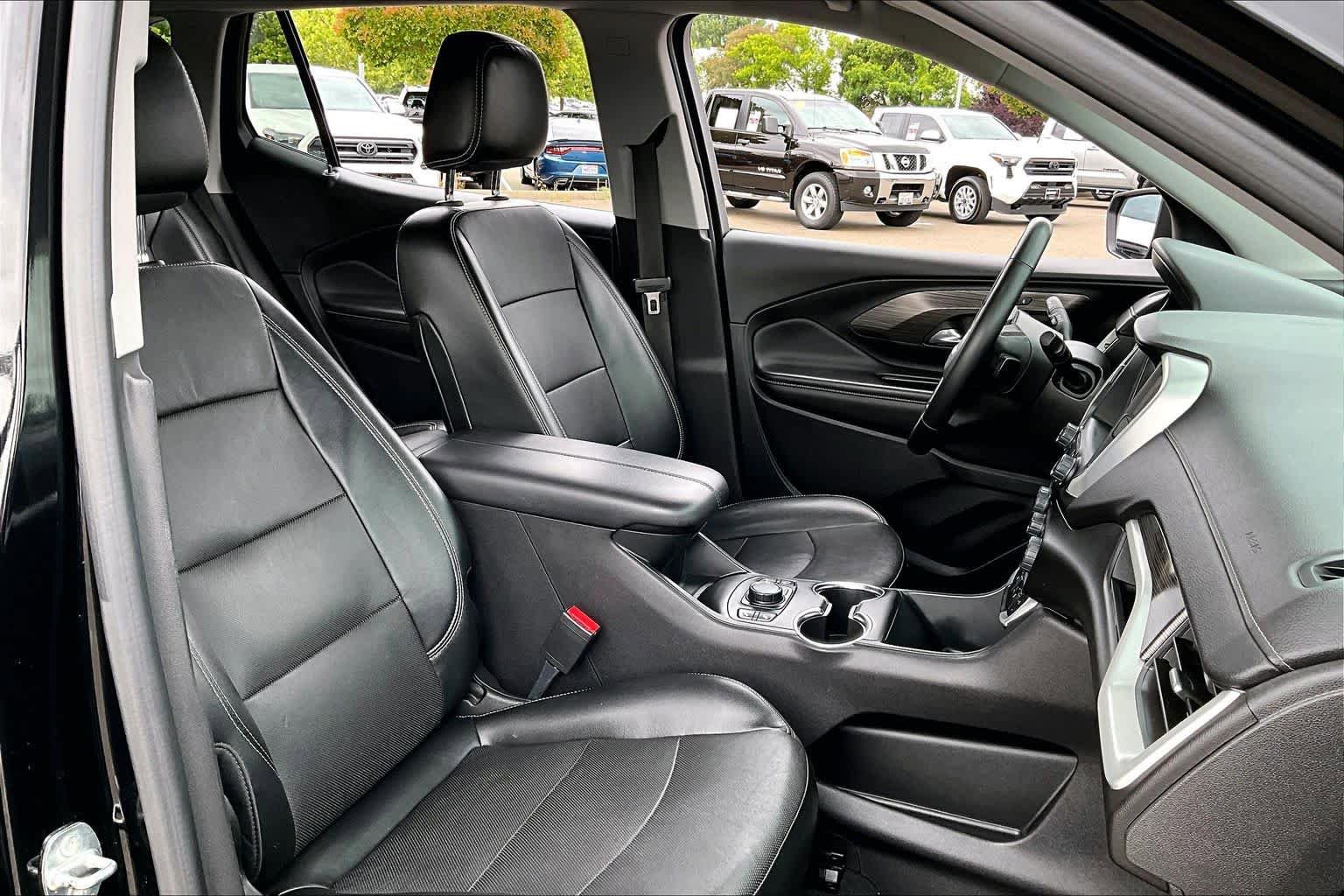 Used 2023 GMC Terrain SLT FWD image 8