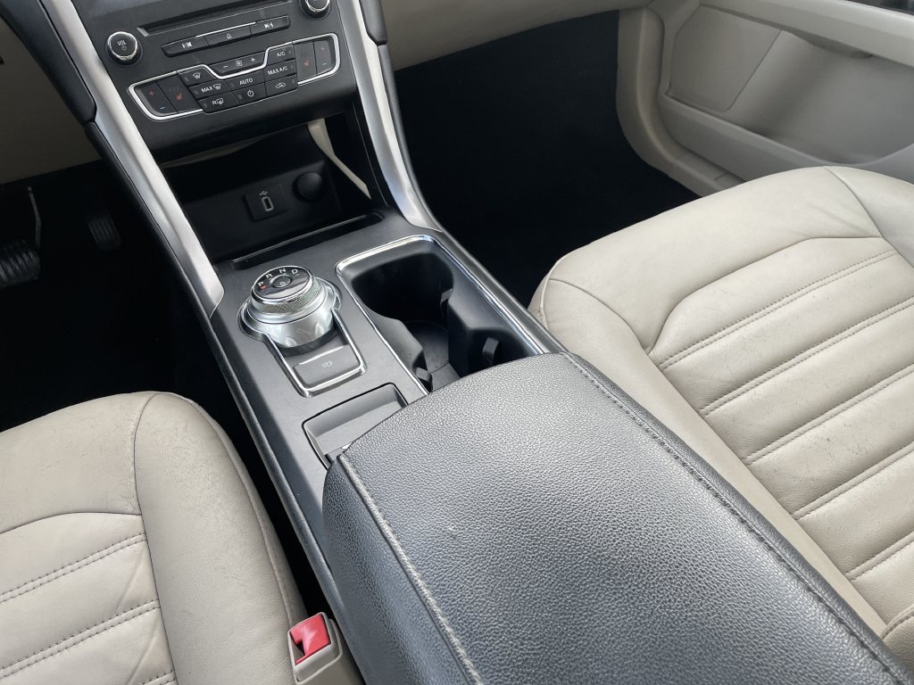 Used 2017 Ford Fusion SE w/ Fusion SE Technology Package FWD image 21