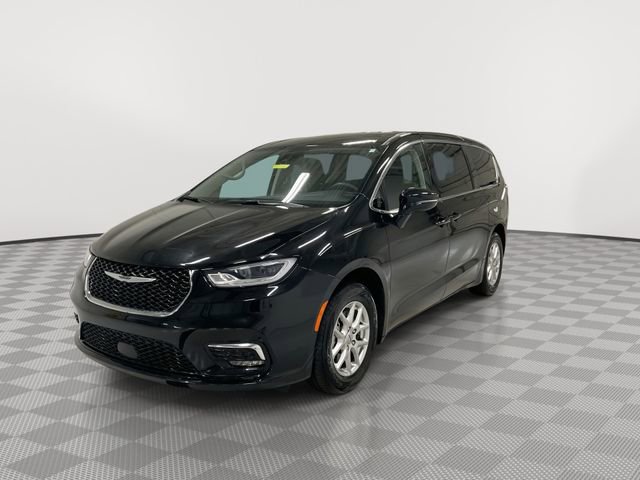 Used 2024 Chrysler Pacifica Touring-L FWD image 5