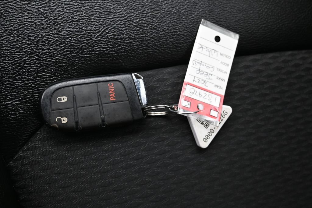 Used 2024 Jeep Compass Latitude AWD/4WD image 30