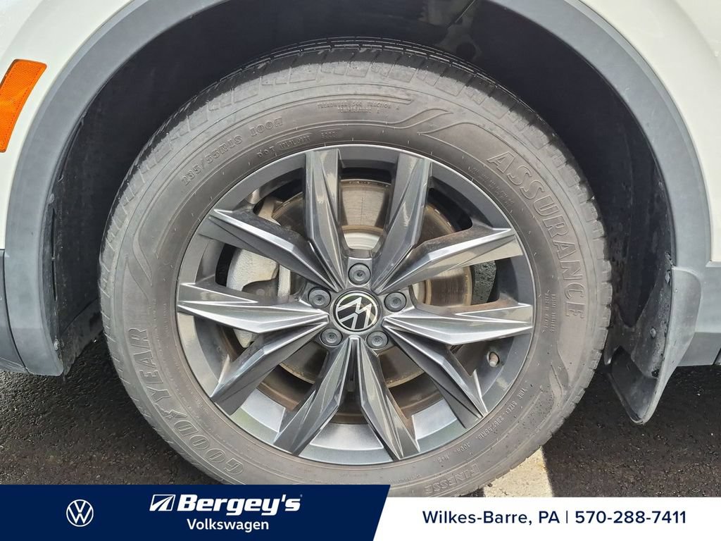 Certified 2023 Volkswagen Tiguan SE w/ Panoramic Sunroof Package FWD image 11