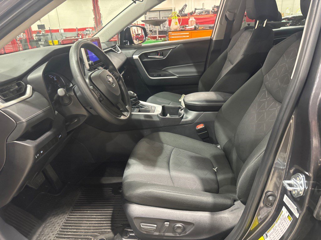 Used 2025 Toyota RAV4 XLE w/ Convenience Package FWD image 5