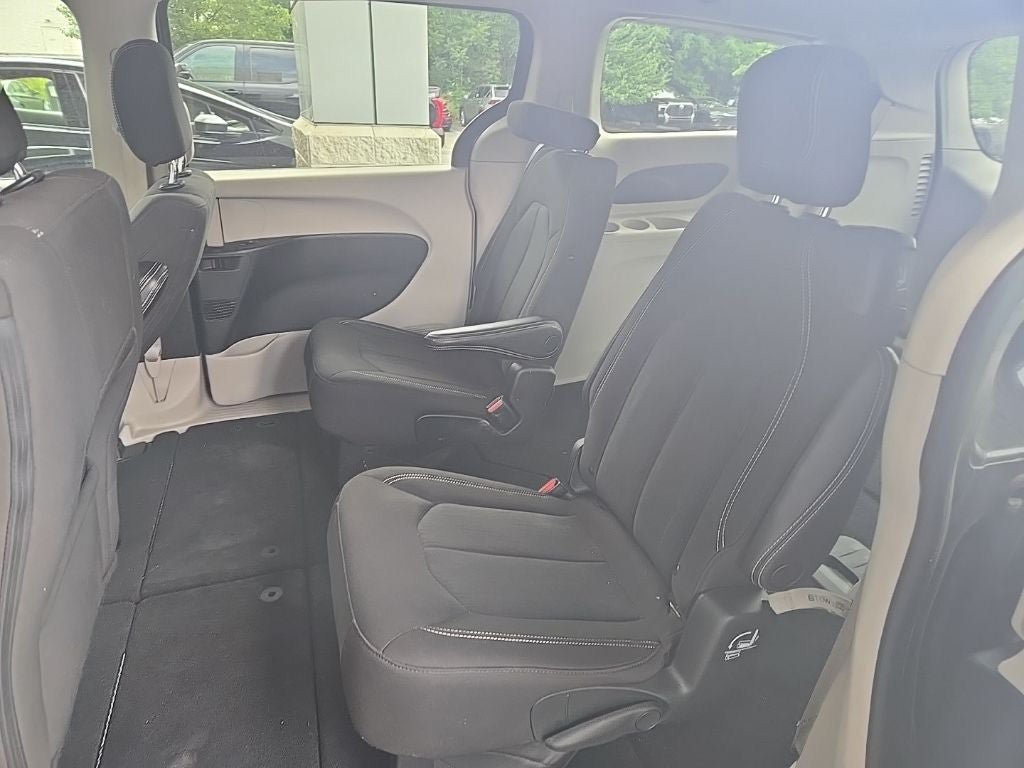 Used 2023 Chrysler Voyager LX FWD image 8