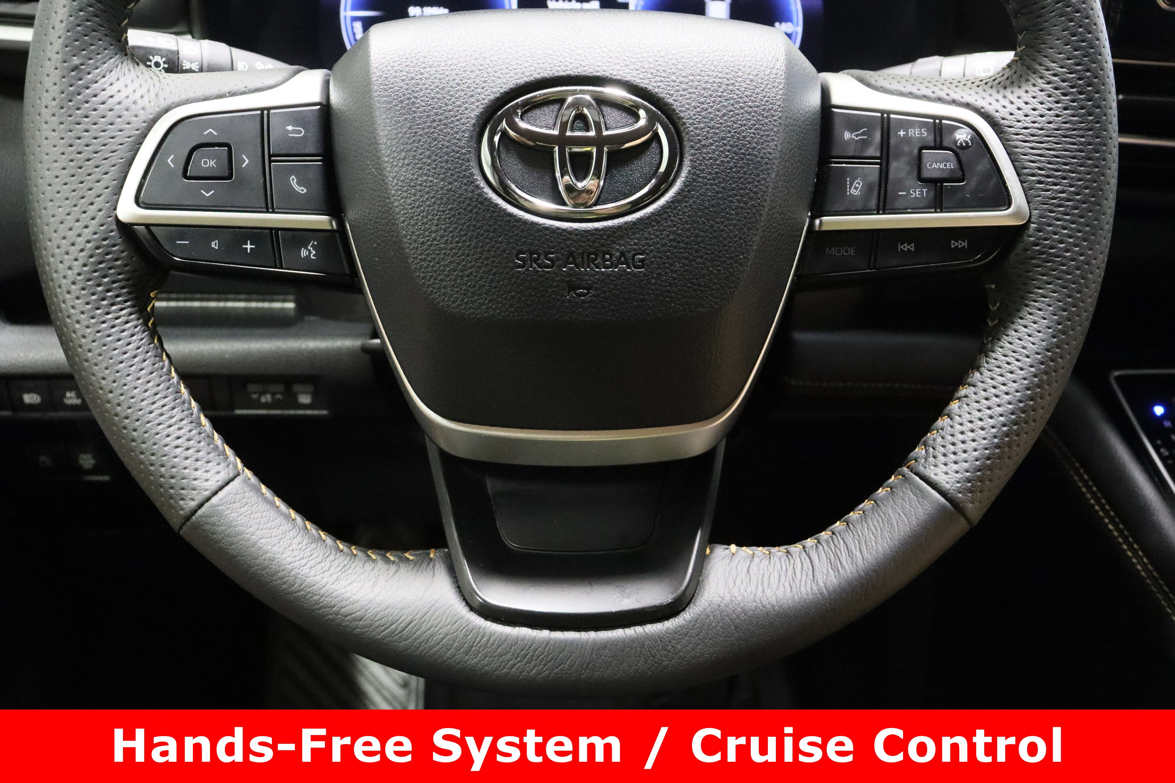 Used 2025 Toyota Sienna XLE Woodland Edition image 26