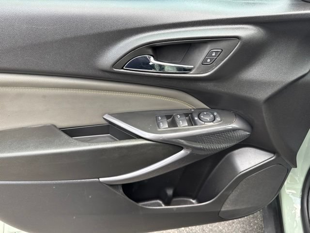 Used 2025 Chevrolet Trax ACTIV w/ Sunroof Package FWD image 7