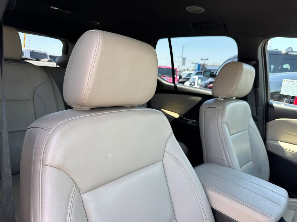 Used 2022 Chevrolet Traverse LT w/ LT Premium Package FWD image 14