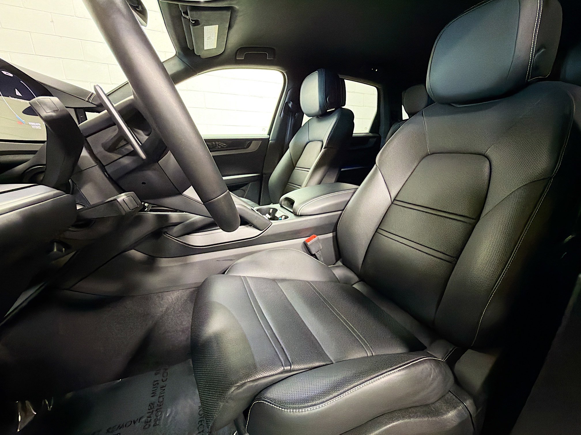 Certified 2025 Porsche Cayenne Turbo image 5