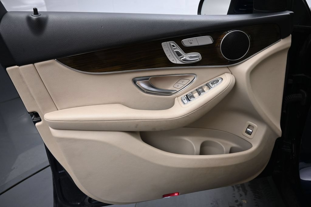 Used 2019 Mercedes-Benz GLC 300 4MATIC image 24