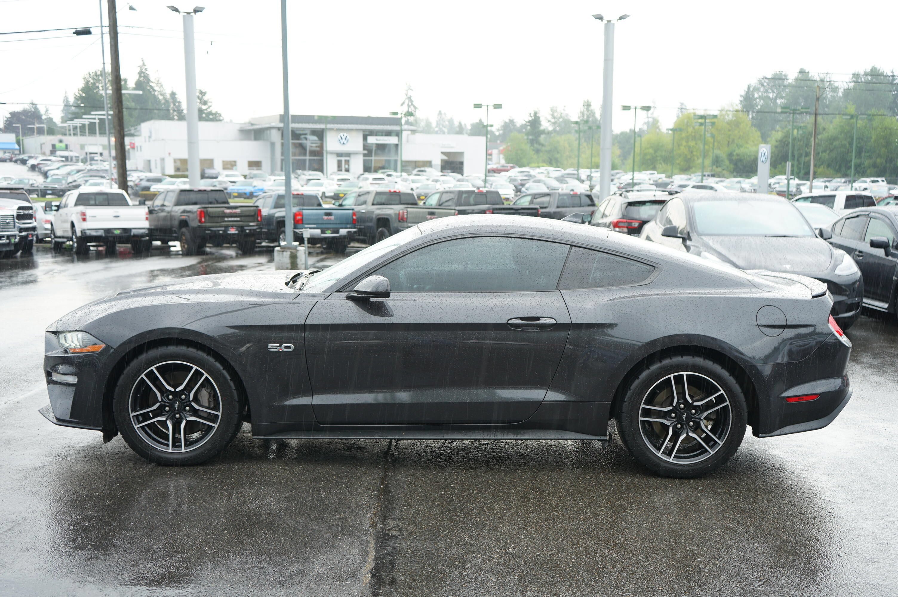 Used 2022 Ford Mustang GT RWD image 2