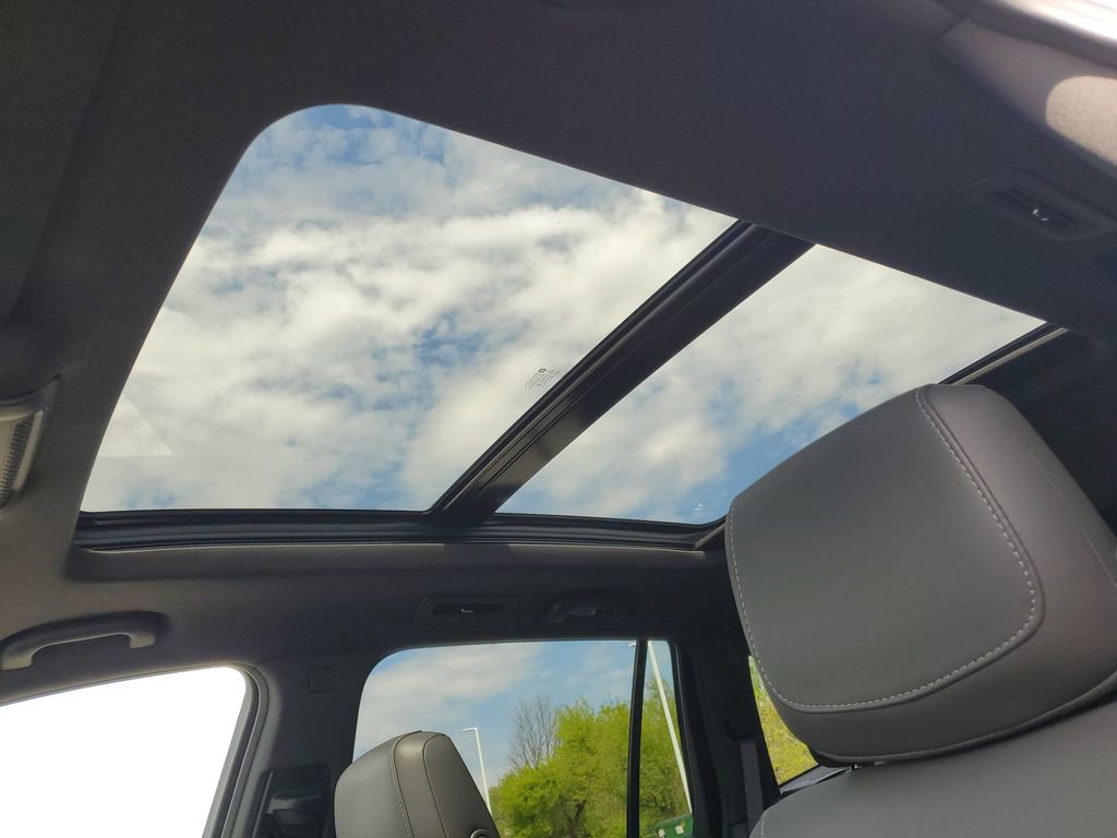 Used 2024 Cadillac XT6 Sport w/ LPO, Floor Liner Package AWD/4WD image 6