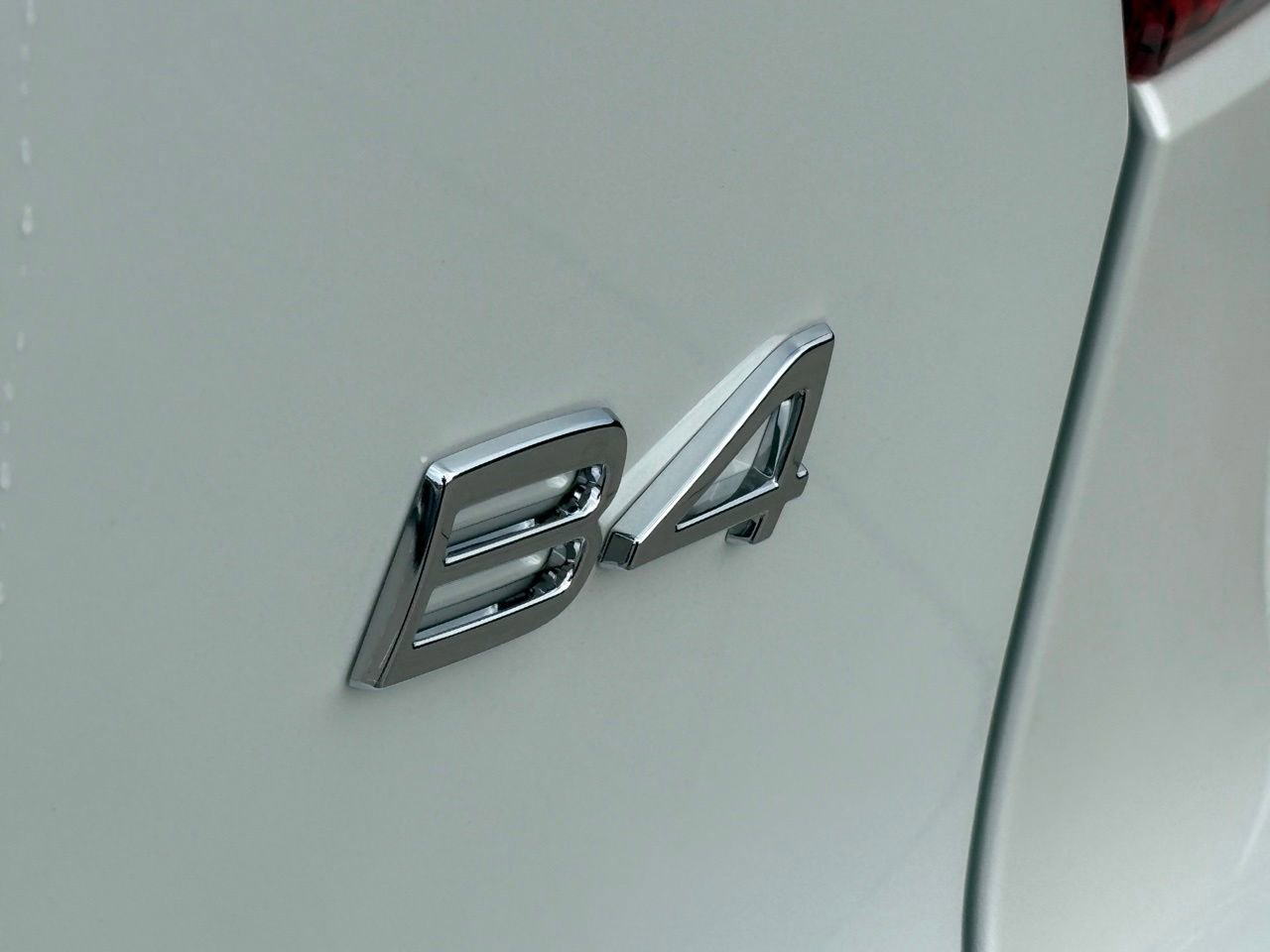 New 2026 Volvo XC40 B4 Plus w/ Protection Package Premier FWD image 7
