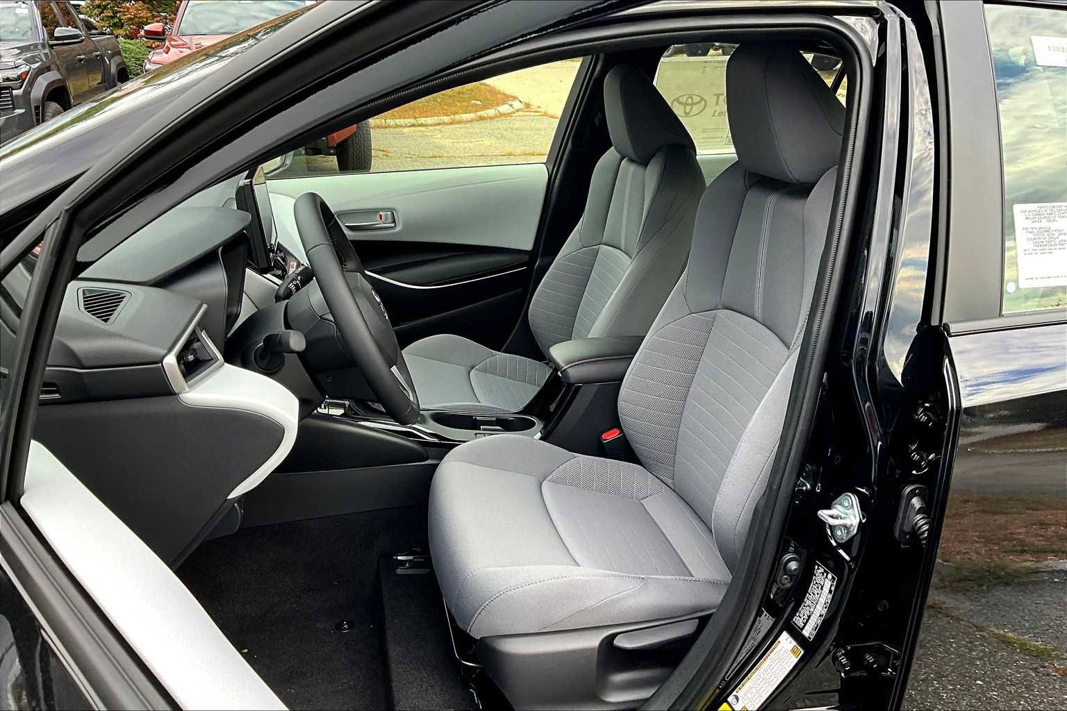 New 2025 Toyota Corolla SE image 9