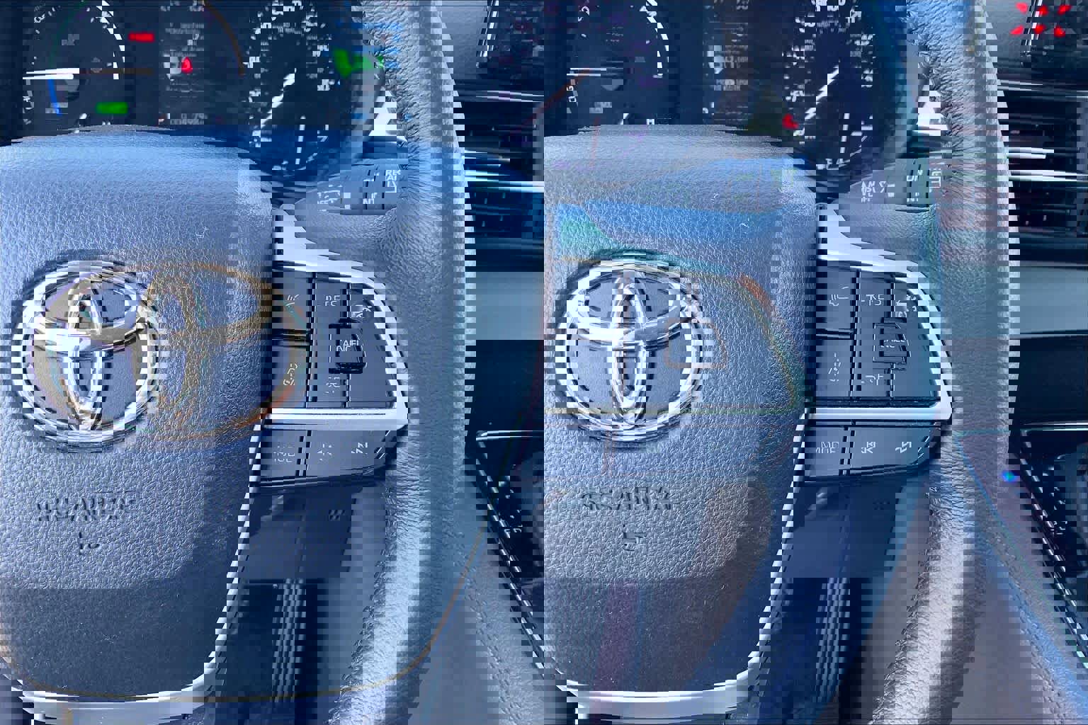 Used 2023 Toyota Sienna XLE image 24