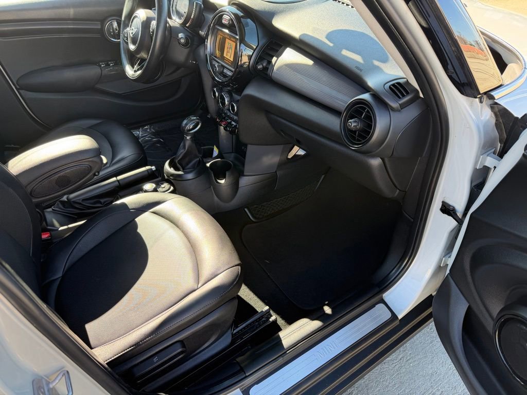 Used 2017 MINI Cooper 4-Door Hardtop image 20