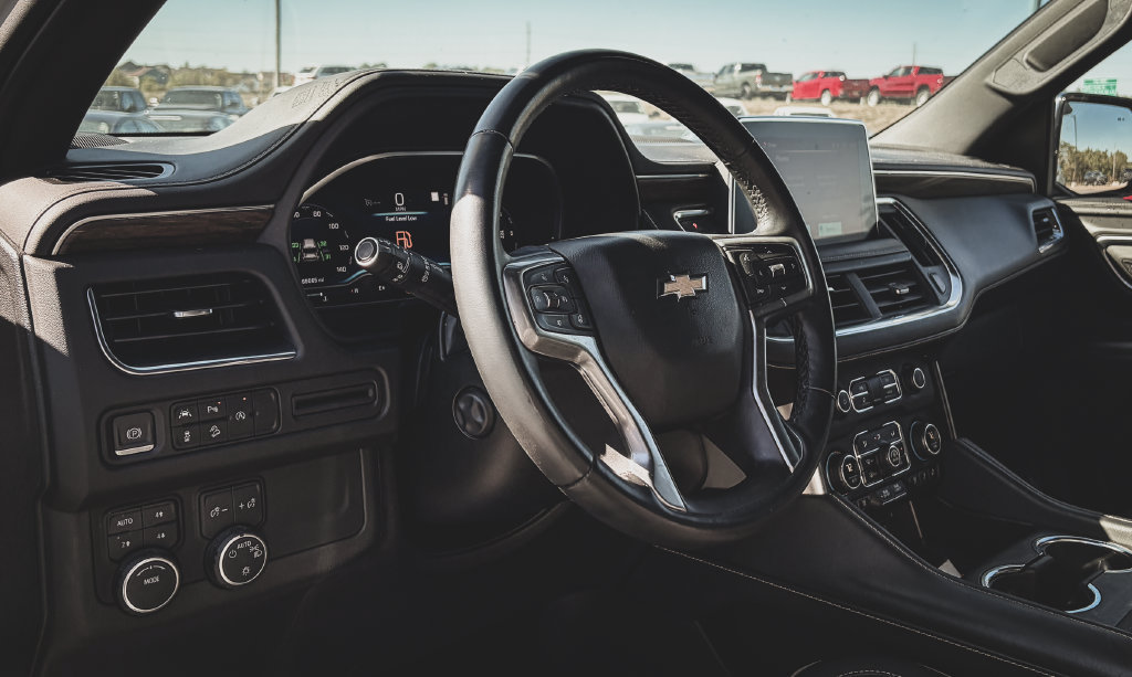Used 2023 Chevrolet Tahoe Premier AWD/4WD image 2